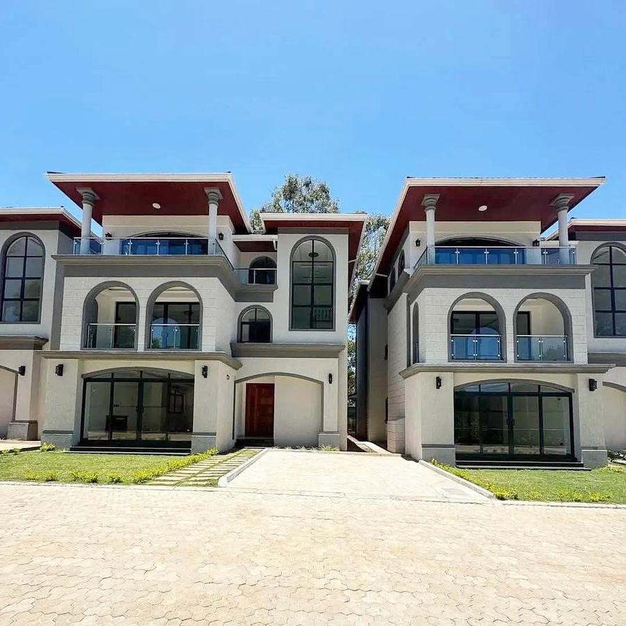 5 Bed House with En Suite in Lavington - 1