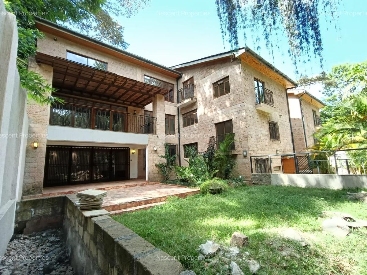 5 Bed Villa with En Suite in Lavington - 1