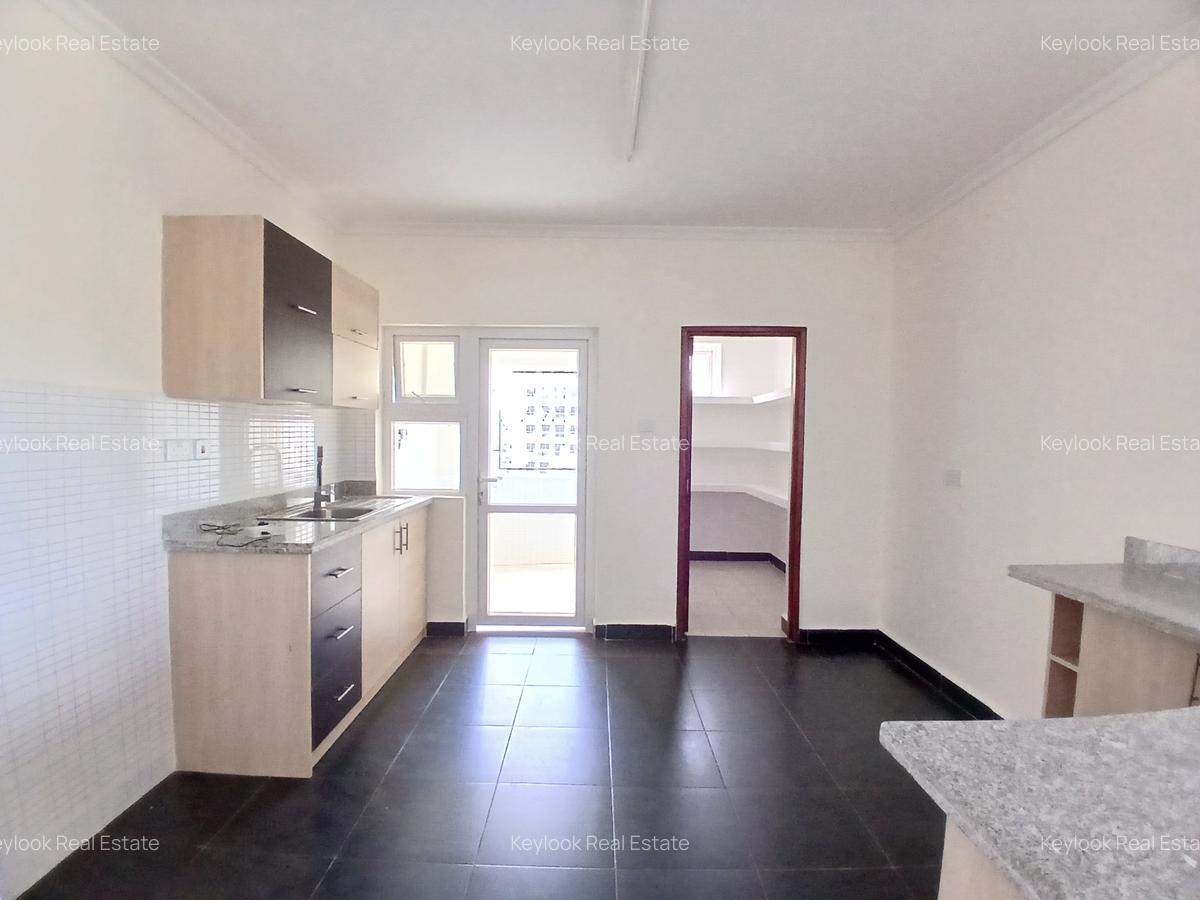 2 Bed Apartment with En Suite at Lavington - 7