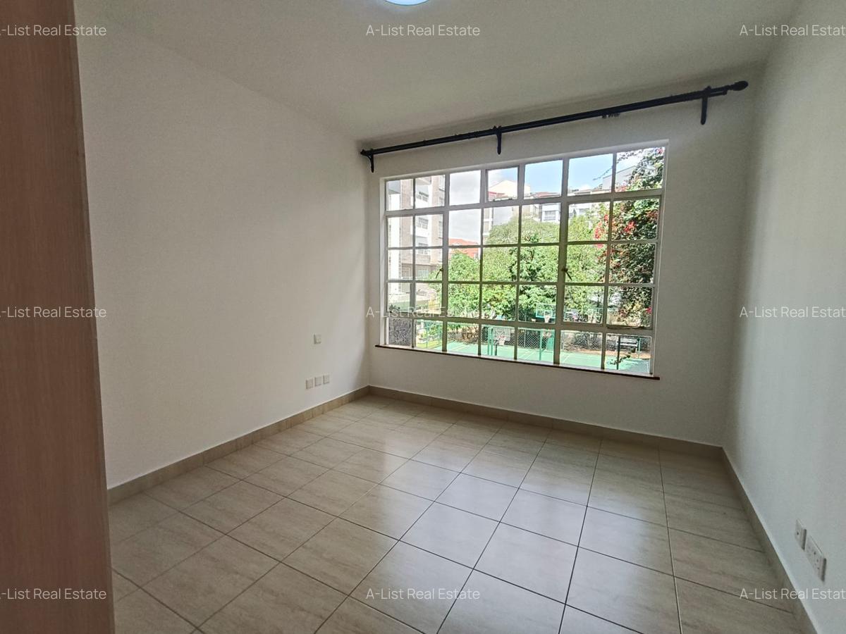 3 Bed Apartment with En Suite at Henred Road - 5