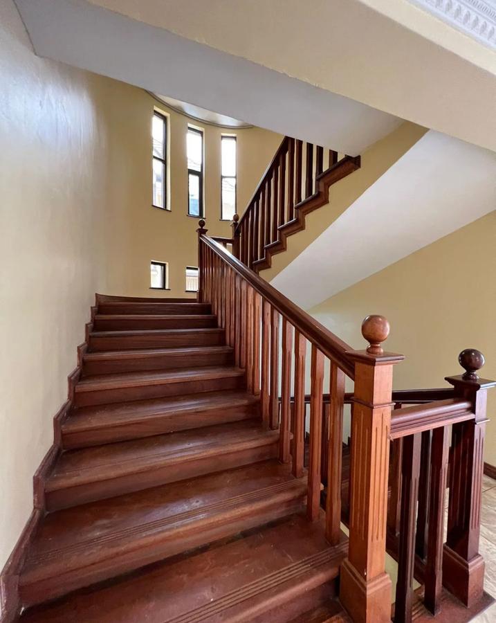 5 Bed Townhouse with En Suite in Lavington - 5