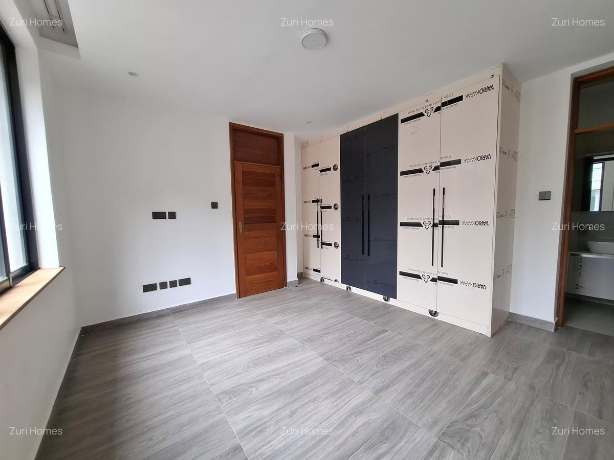 5 Bed Townhouse with En Suite in Lavington - 16