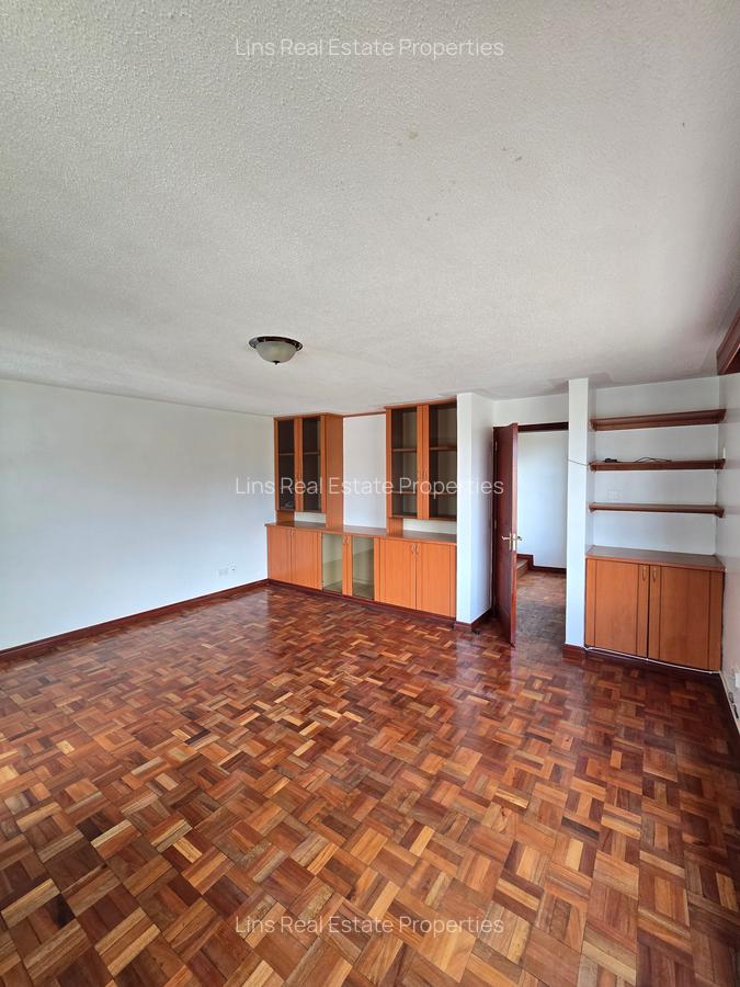 5 Bed Townhouse with En Suite in Lavington - 13