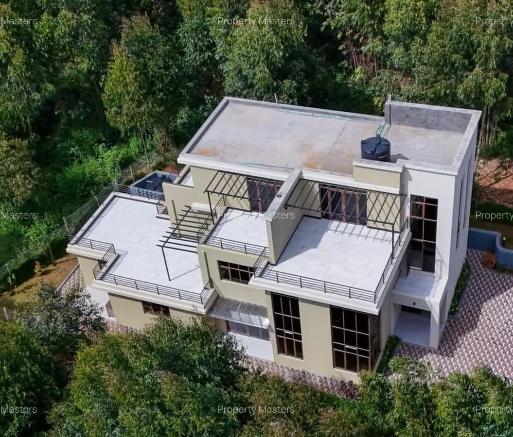 4 Bed Villa with En Suite at Millionaires Corner - 2