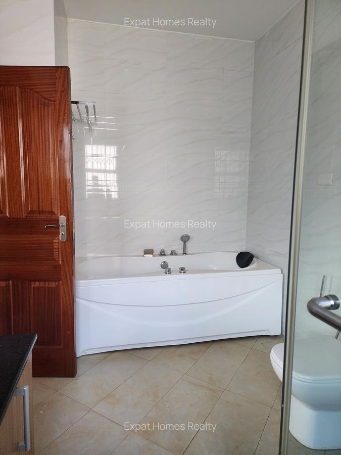 5 Bed Villa with En Suite in Lavington - 4
