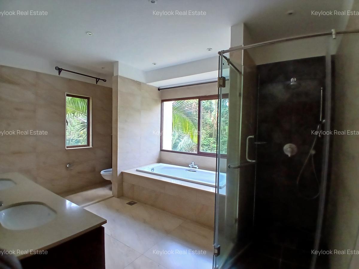 5 Bed Townhouse with En Suite at Lavington - 14