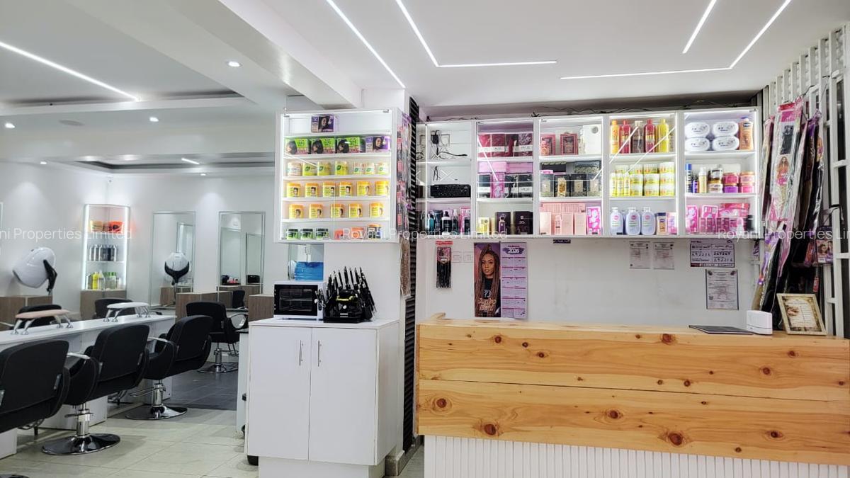 Commercial Property with Backup Generator in Thindigua - 8