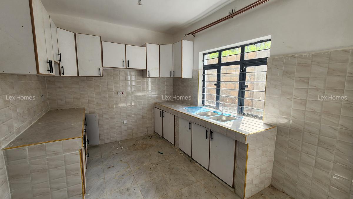 4 Bed House with En Suite at Kahuho - 8
