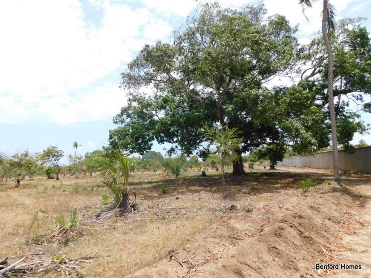 10,000 ft² Land in Vipingo - 2