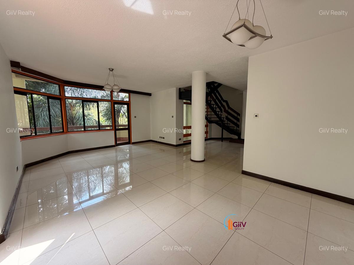 4 Bed Apartment with En Suite in Riverside - 16