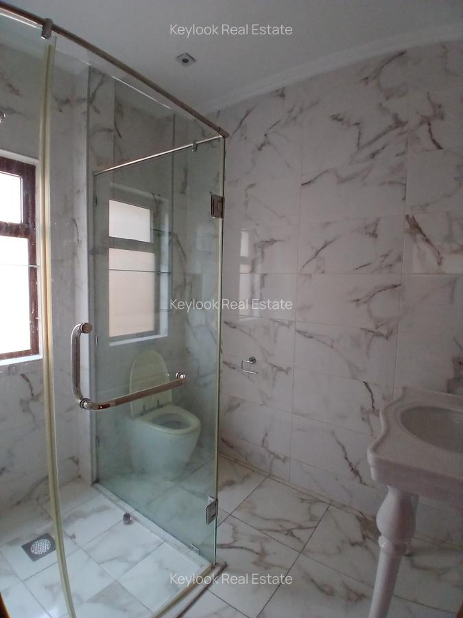 5 Bed Townhouse with En Suite at Lavington - 19