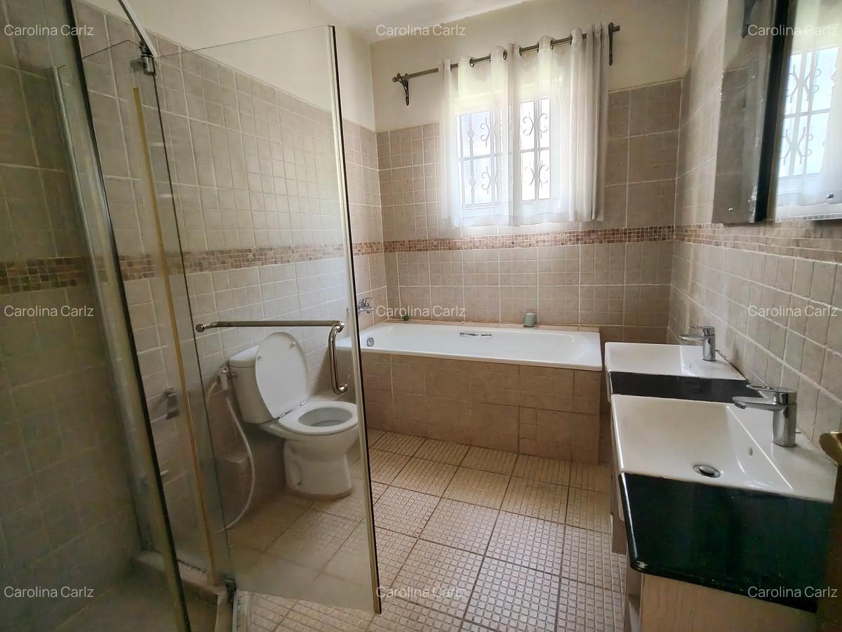 5 Bed Townhouse with En Suite at Spring Valley - 11