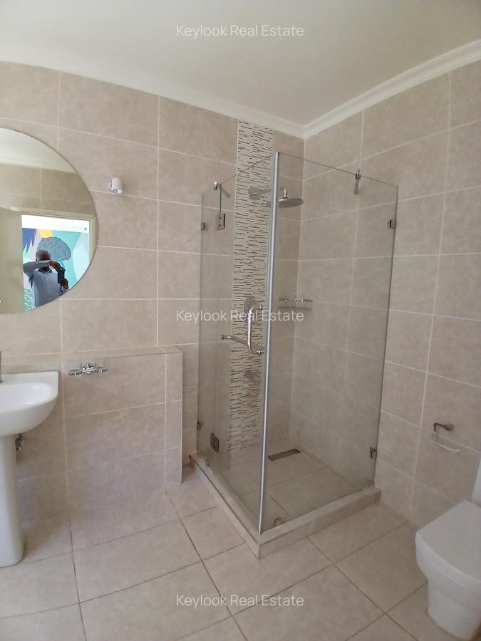 4 Bed House with En Suite at Lavington Green - 8