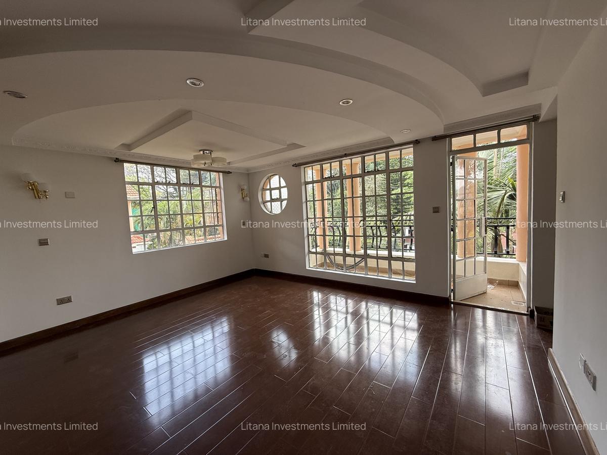 5 Bed Townhouse with En Suite in Lavington - 13