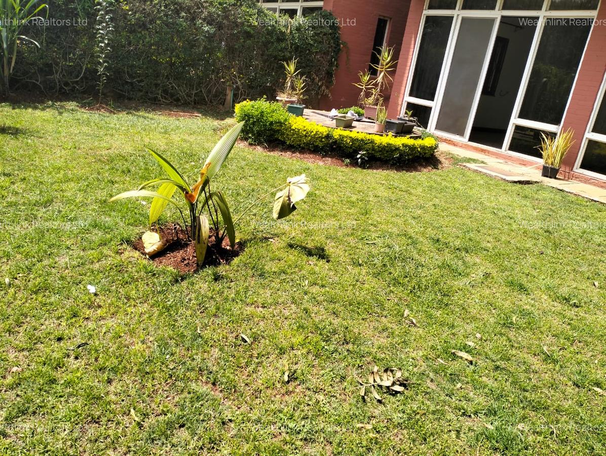 5 Bed Townhouse with En Suite at Lavington - 13
