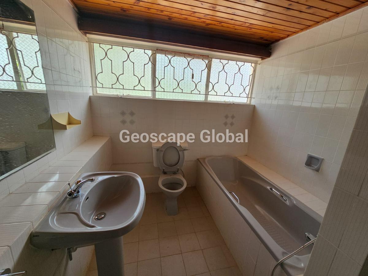 5 Bed House with En Suite in Gigiri - 14