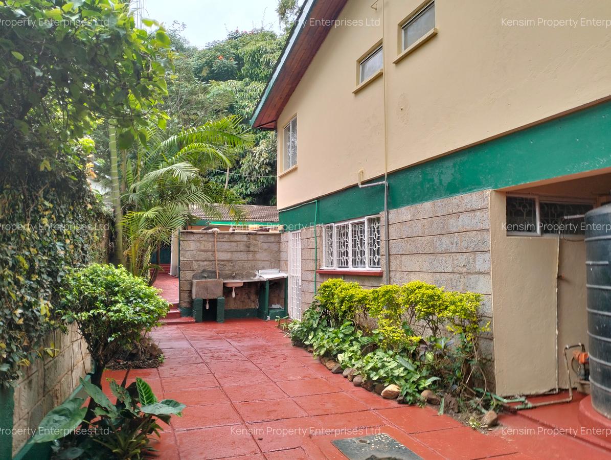 5 Bed House with En Suite in Lavington - 20