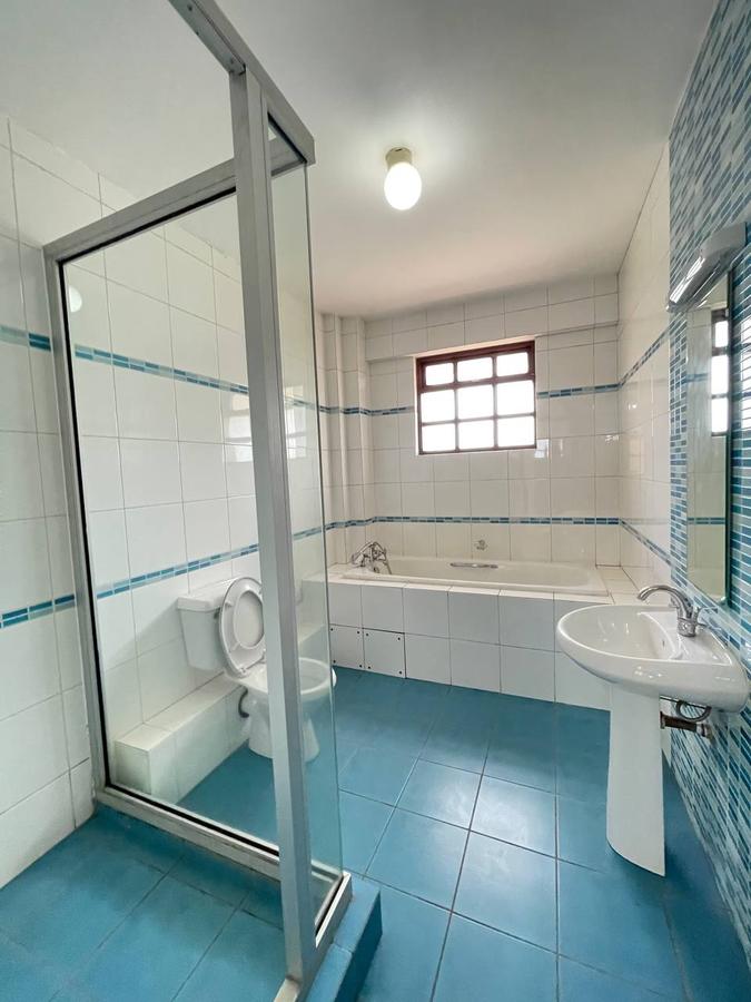 3 Bed Apartment with En Suite in Lavington - 20