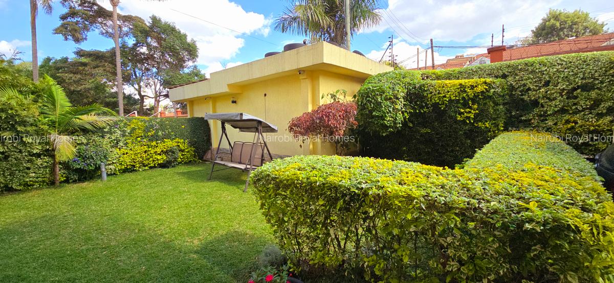 5 Bed Townhouse with En Suite at Lavington - 12