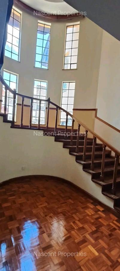 5 Bed House with En Suite in Runda - 14