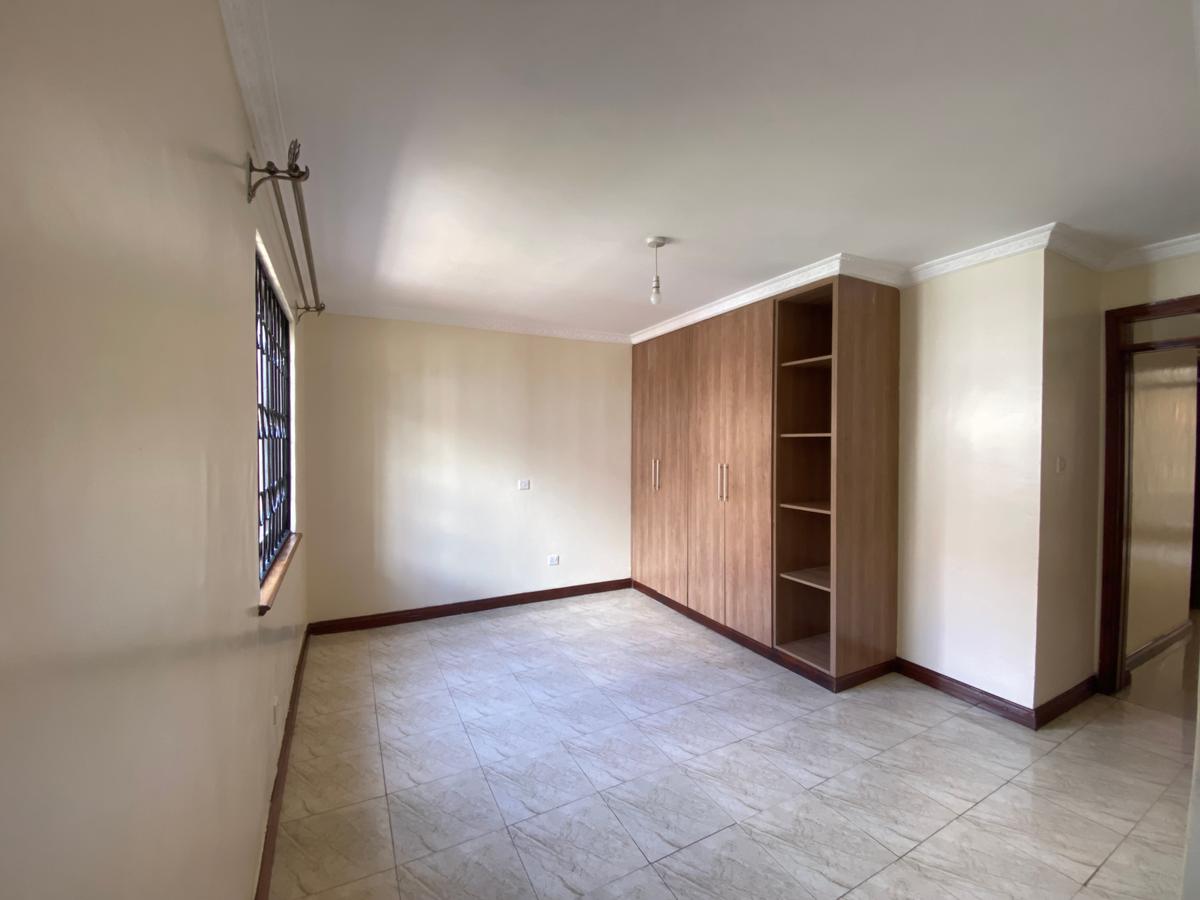 3 Bed Apartment with En Suite in Lavington - 17