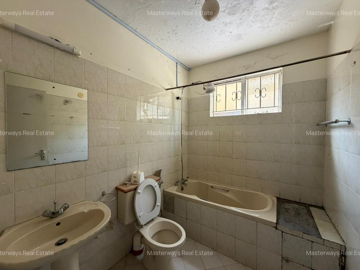 3 Bed Apartment with En Suite in Westlands Area - 12
