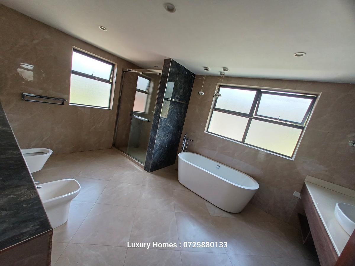 5 Bed Townhouse with En Suite in Lavington - 6