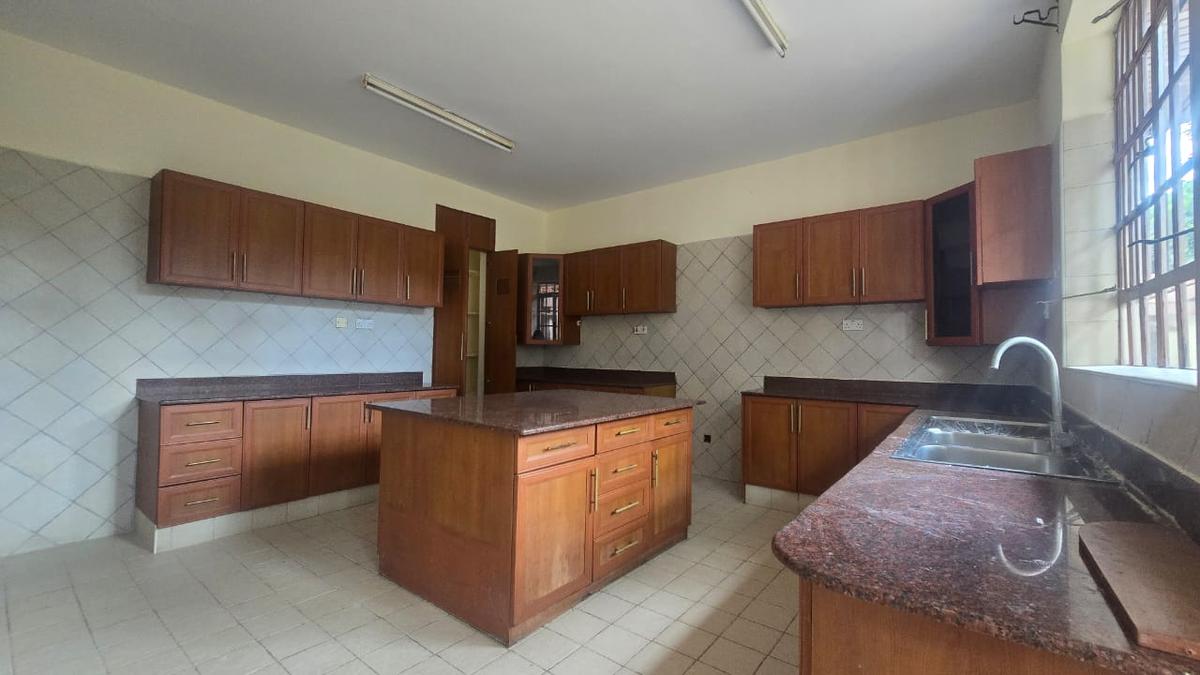 5 Bed Townhouse with En Suite in Lavington - 7