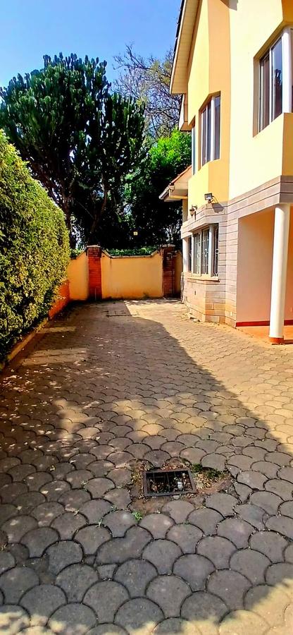 5 Bed Townhouse with En Suite at Nyeri Road - 9