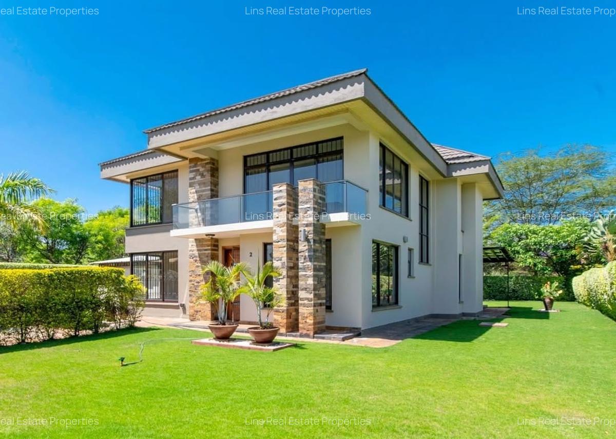 4 Bed Townhouse with En Suite in Ridgeways - 1