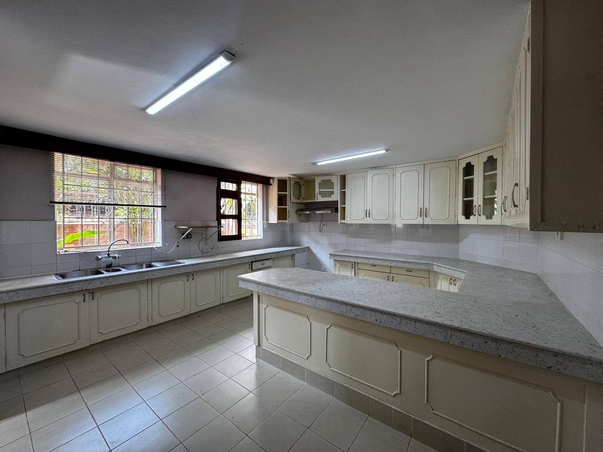 4 Bed House with En Suite in Runda - 3