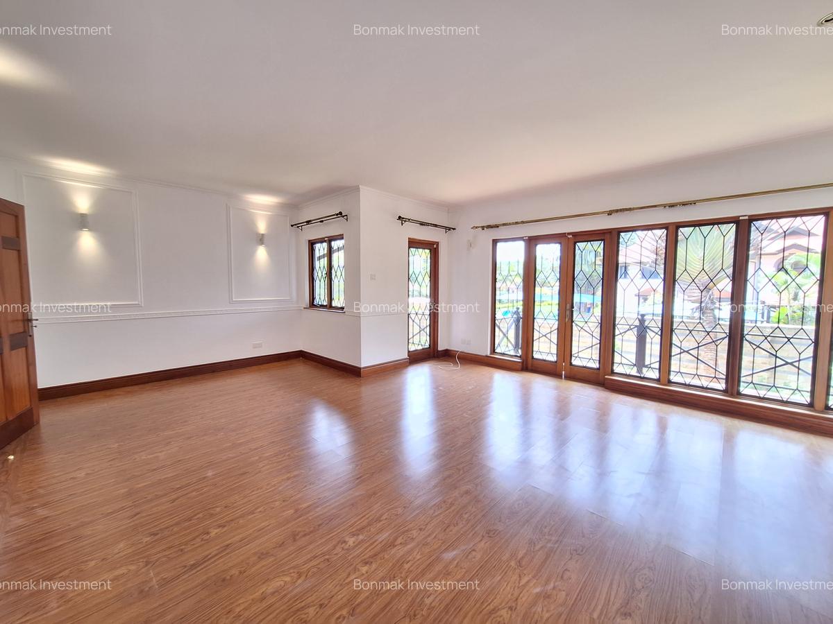 5 Bed Villa with En Suite at Un Avenue - 12