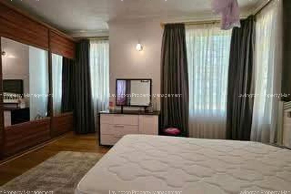 5 Bed Townhouse with En Suite at Lavington Green - 9