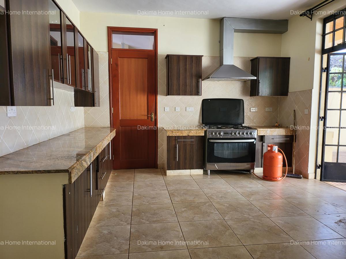 4 Bed House with En Suite in Runda - 4