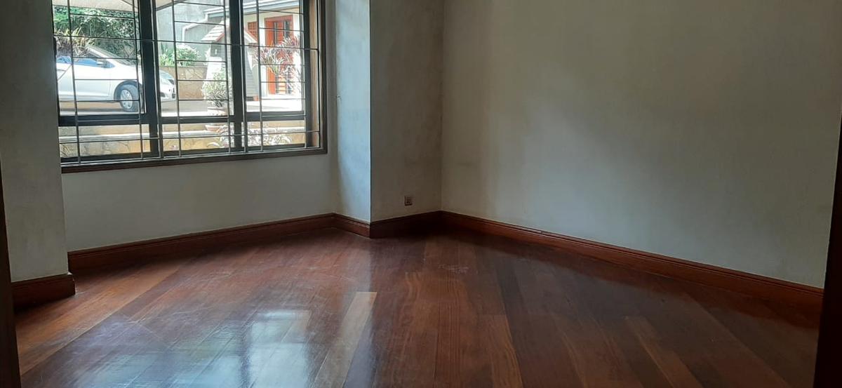 4 Bed House with En Suite in Runda - 19