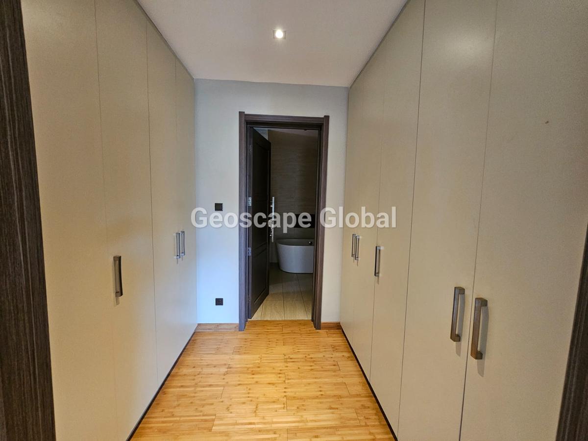 3 Bed Apartment with En Suite in Riverside - 19