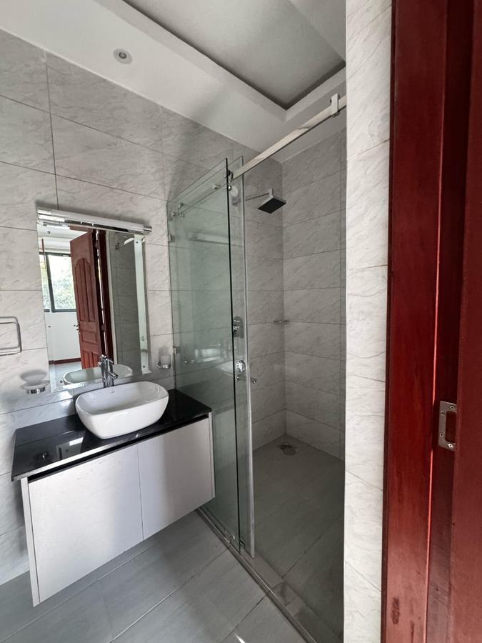 5 Bed Townhouse with En Suite in Lavington - 4