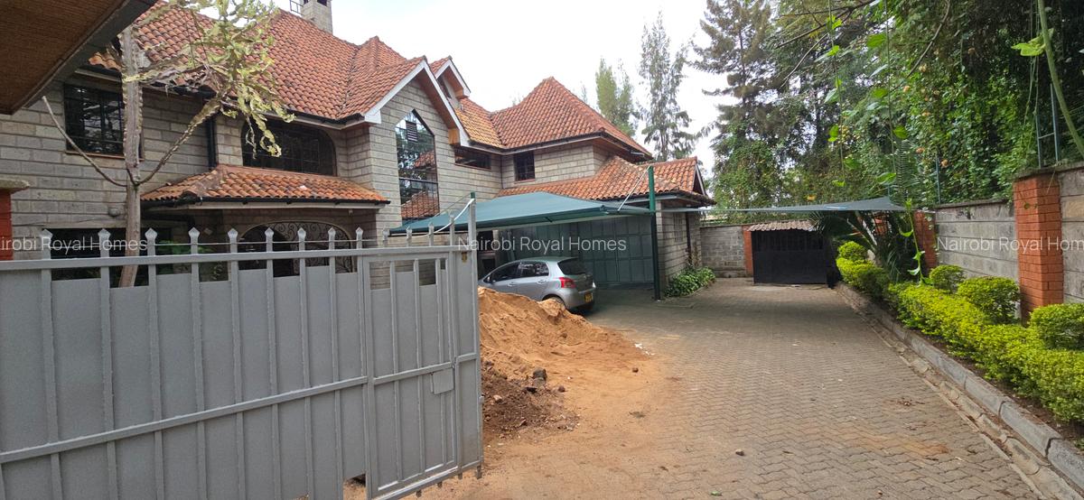 5 Bed Townhouse with En Suite at Lavington Green - 6