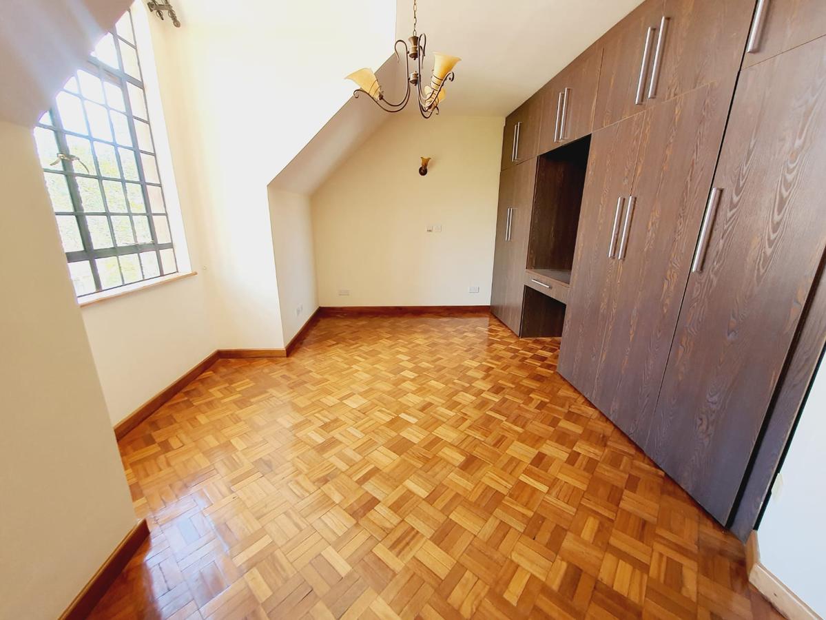 4 Bed Townhouse with En Suite at Lavington - 11