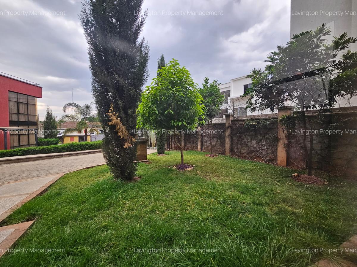 5 Bed Townhouse with En Suite at Lavington Green - 8