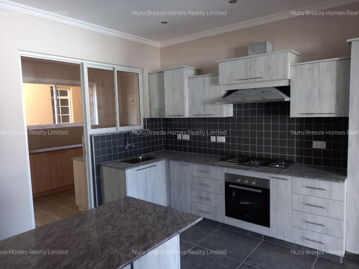 3 Bed Apartment with En Suite in Riverside - 11