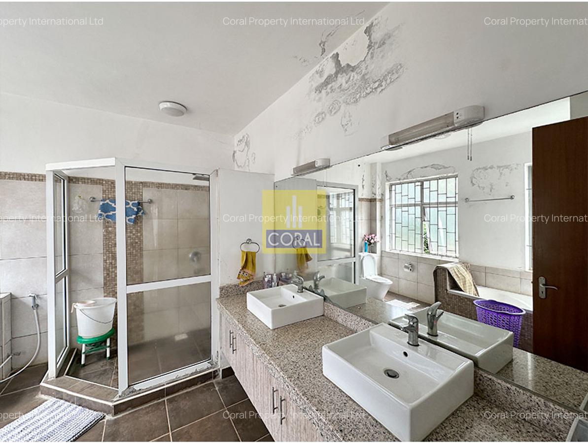 4 Bed Townhouse with Borehole in Westlands Area - 12