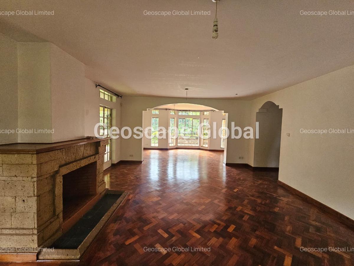5 Bed House with En Suite in Rosslyn - 8