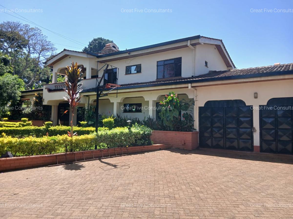 5 Bed Villa with En Suite in Nyari - 3