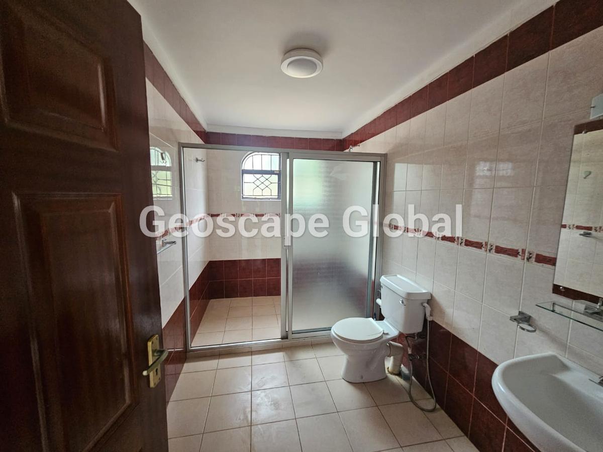 4 Bed House with En Suite in Runda - 11
