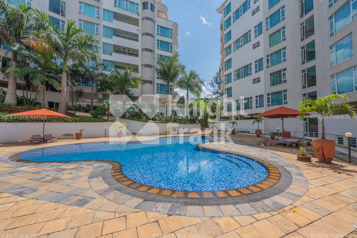 3 Bed Apartment with En Suite at One Riverside Drive - 11