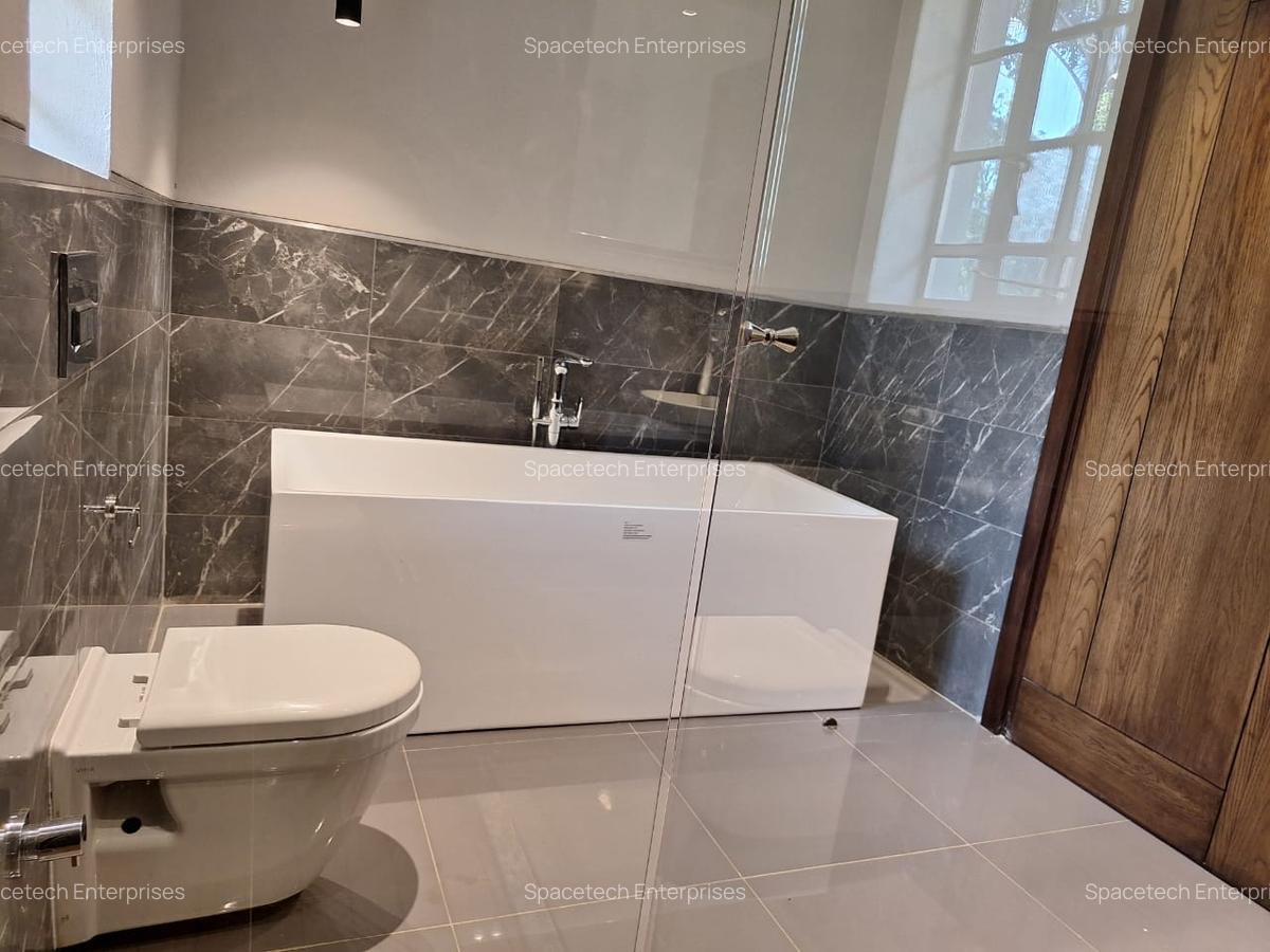 5 Bed House with En Suite in Runda - 18