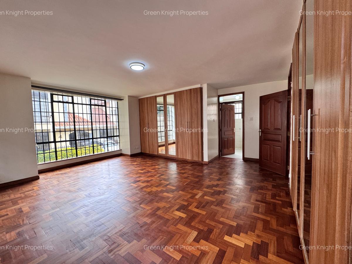 5 Bed Townhouse with En Suite in General Mathenge - 3