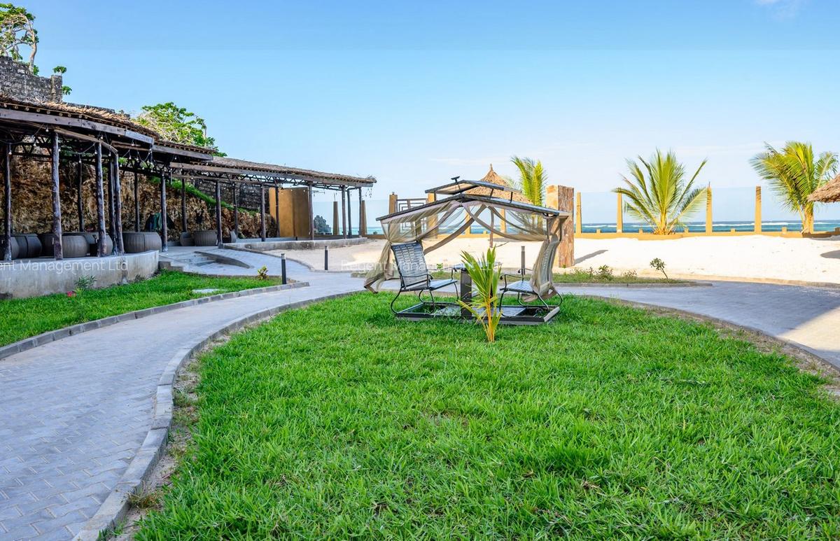 1 Bed Apartment with En Suite at Sandy Shores - 8