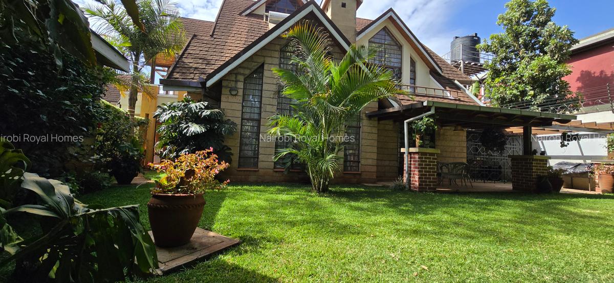 5 Bed Townhouse with En Suite at Lavington Green - 5